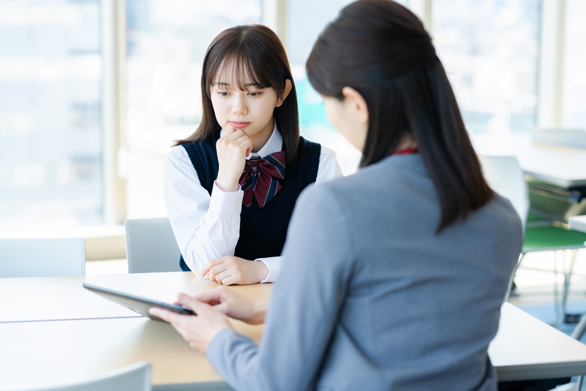 老師陪伴青年進行生涯探索與對談